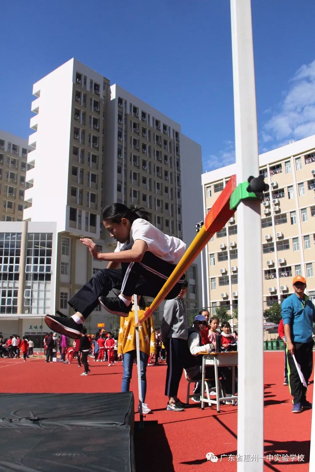 关于RB莱比锡面对强敌，展现团结拼搏精神的信息