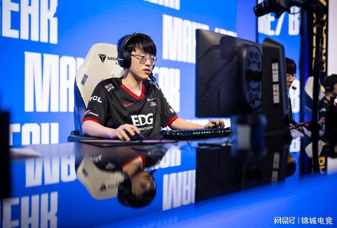 开云体育下载-C9轻取HLE，Perkz开启传奇时刻顶尖较量小组赛，留下经典瞬间的简单介绍