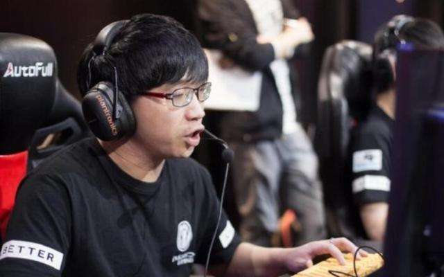 开云体育登录-HKA横扫WBG，Uzi操刀奇招英雄翻盘顶尖较量八强赛，留下经典瞬间