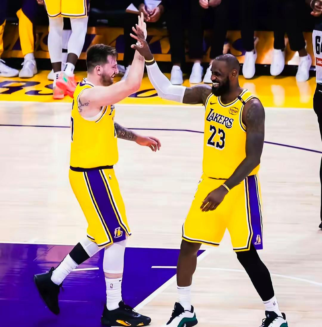 湖人力克太阳,取得三连胜 湖人力克太阳,取得三连胜