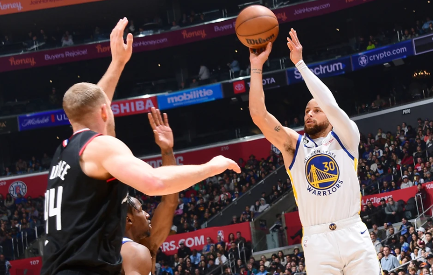 勇士醉心外加防反超挺力追上亚当·斲尔 勇士醉心外加防反超挺力追上亚当·斲尔