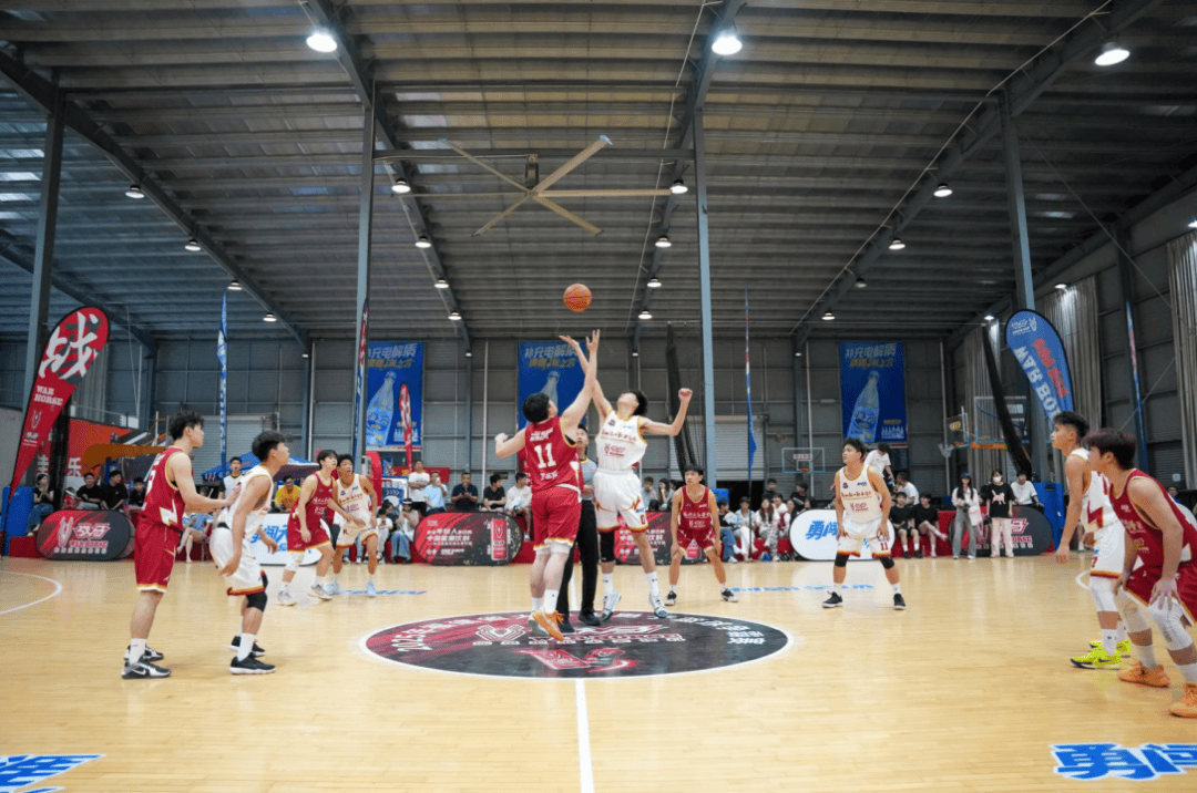 开云体育下载-关于高校篮球锦标赛引爆热度，赛况激烈的信息