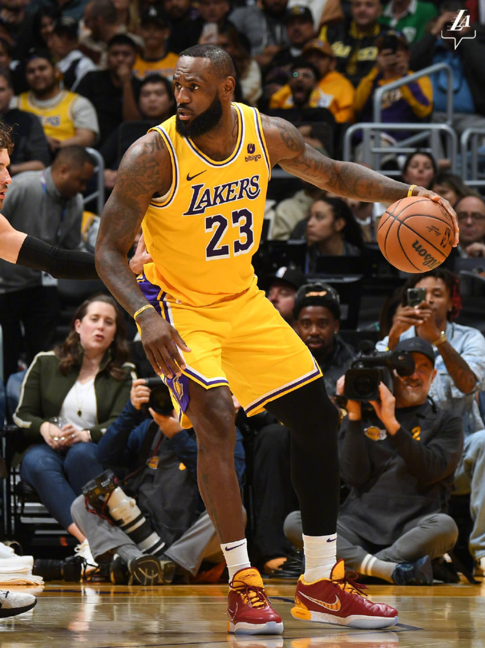 湖人在客场击败奇才,取得三连胜的简单介绍 湖人在客场击败奇才,取得三连胜的简单介绍