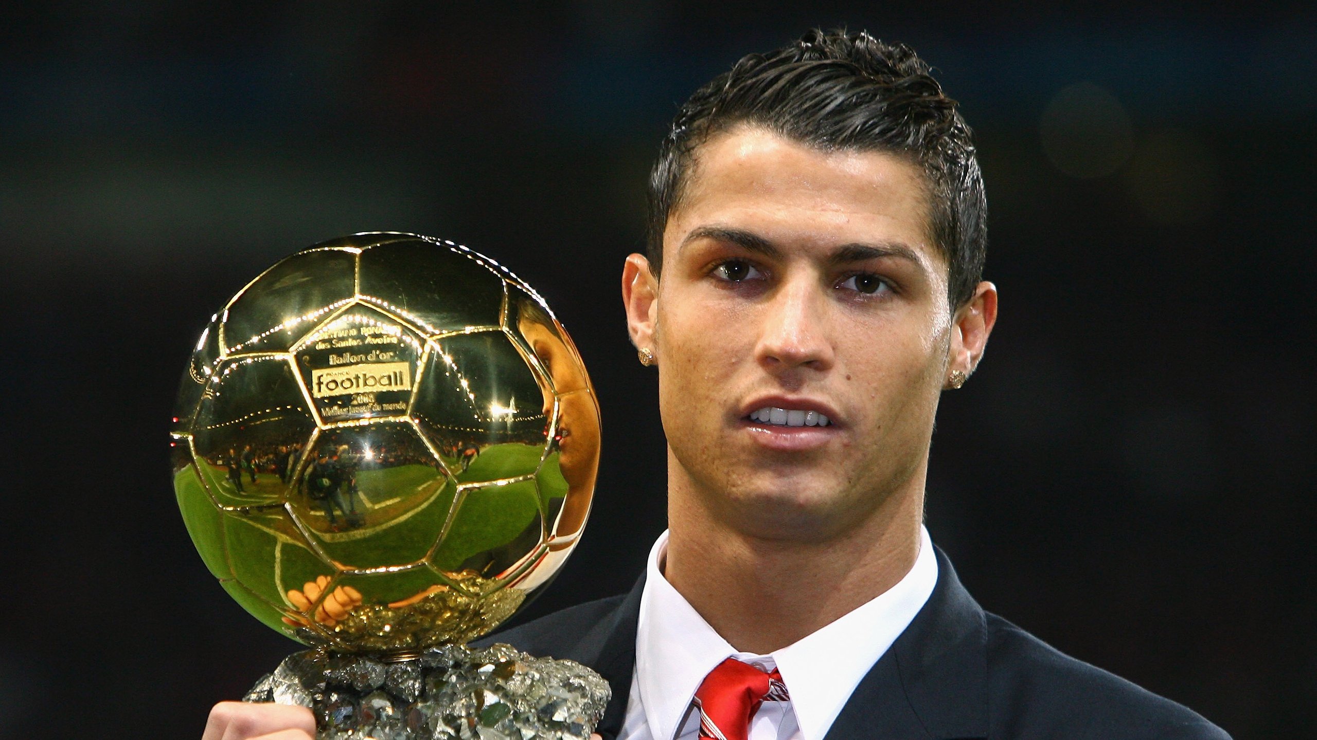 四维防线，巴斯托尼如何以空间切割艺术主宰喀麦隆对日本的战术棋盘